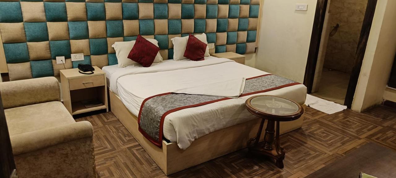The Grand Orion Hotel Chinhat Exterior photo