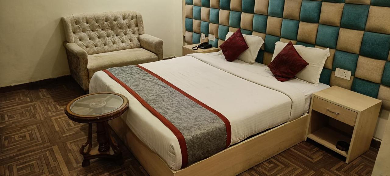 The Grand Orion Hotel Chinhat Exterior photo